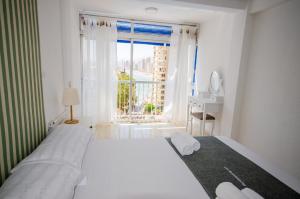 HALCÓN Levante Beach