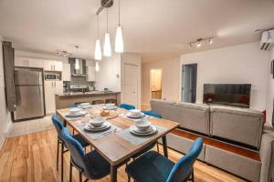 Modern 3BR 4beds apartment AC WiFi Free Parking