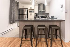 Modern 3BR 4beds apartment AC WiFi Free Parking