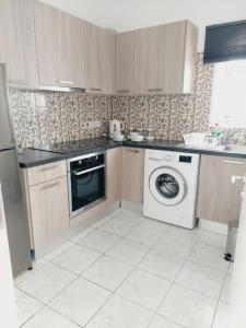 Άνετο παραλιακό διαμέρισμα Λάρνακα ΜΑΚΕΝΖΙ