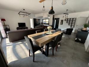 Maisons de vacances Villa Spacieuse avec Piscine : photos des chambres