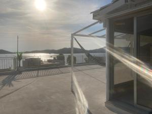 Athens Palaia Fokaia Entire Flat 2 bedrooms with panoramic sea views and a massive veranda , only steps away from the beach and amenities