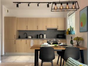 URBAN APARTMENTS Premium Baildona - 24E No 11- Balcony - Free Garage