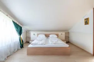 Faraway Aparthotel Near Vienna Airport with Anytime Self Check-In - Fischamend Markt