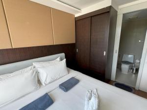 Top floor apartment at Aristo by Lofty