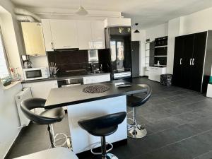 Oferim spre închiriere apartament de Lux