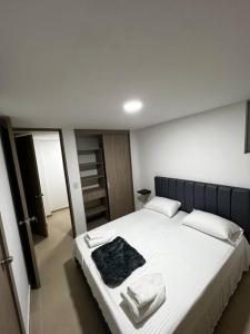 Espacioso apartamento con piscina en Laureles 201