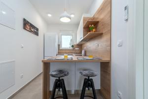 Apartments with parking space Trogir - 23453