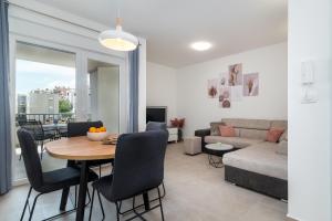 Apartments with parking space Trogir - 23453