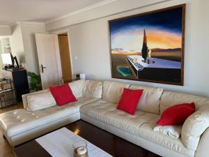 Bright&spacious gem near the sea