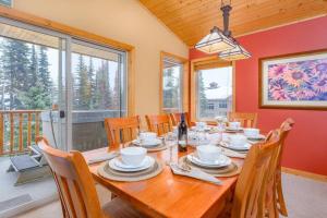 Best Ski-in out 3 Bdrm Chalet, with Hot Tub