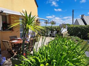 Maisons de vacances Cottage in Plouneour-Trez with Sea View : photos des chambres