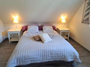 Cottage in Plouneour-Trez with Sea View