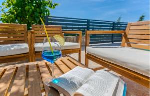 Beautiful Home In Maslenica With Kitchen 