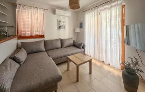 Beautiful Home In Maslenica With Kitchen 