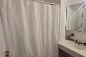 Hermoso Depto en La Perla con Balcón Cochera 5 Personas 8 cuadras del Mar