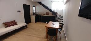 F2 duplex proche corniches plages et promenades