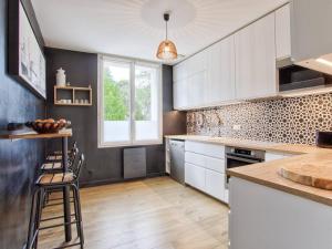 Maison de Charme à Merville-Franceville-Plage, 10 Pers, Proche Mer, Grande Terrasse et Studio Indépendant - FR-1-788-27