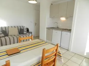 Charmant 3 pièces avec terrasse proche plage et commerces - Bormes-les-Mimosas, 5 couchages, garage inclus - FR-1-251-842 - La Favière