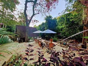 Tiu Ronton River , Bungalows Camping and Trekking