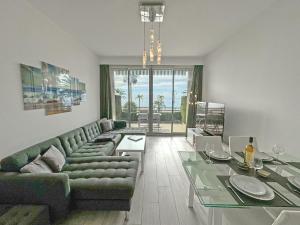 Gorgeous Oceanfront Apartment Promenade