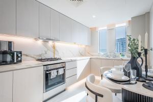 Waterfront Living 2BR Apartment in Marina Star, Dubai Marina by Deluxe Holiday Homes