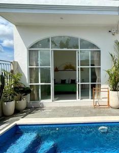 The White Breeze Villa - Luxury 3 bedrooms Villa in Canggu
