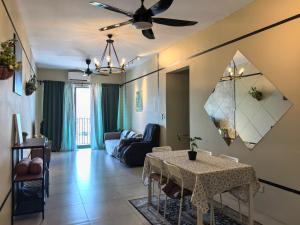 Sweet Homestay Meritus by Moowin