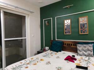 Lavishing 3BHK apt at 19 Floor only for family