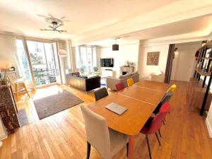 Grand appartement dans Paris 8 couchages