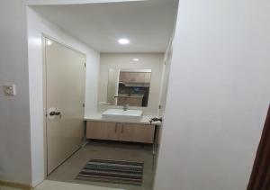 RGB Apartment - Pioneer, Mandaluyong!