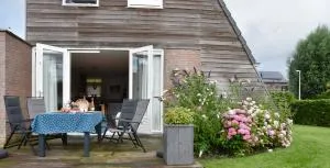 Fries Vakantiehuis, grote tuin, nabij het Pikmeer - Wirdum