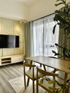 Studio Unit right beside Malls