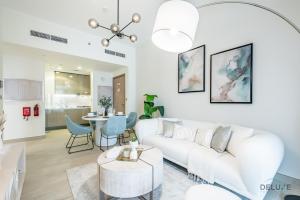 Luxurious 2BR Apartment in Azizi Riviera 18, Al Merkadh by Deluxe Holiday Homes