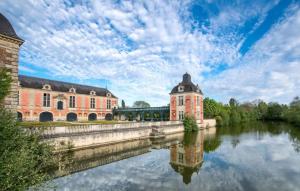 Campings Awesome Stacaravan In Chef-Boutonne : photos des chambres
