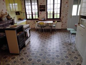 Maisons de vacances Maison de charme a Mailly-Maillet avec jardin cloture et cheminee : photos des chambres