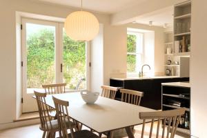 1 Avonside, Bantham with sea views