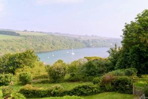 1 Avonside, Bantham with sea views