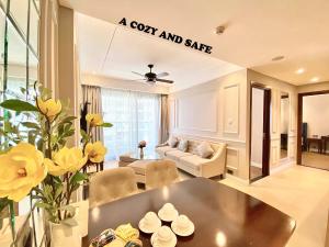 Luxurious apartment facing My Khe beach with 2 large beds FP