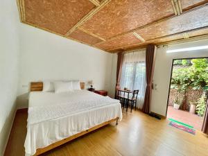 Phòng Tiêu Chuẩn Giường Lớn (Standard King Room)