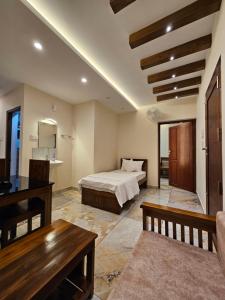 Olive Residence, Near Lakeshore Hospital