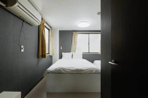 Super close to Dotonbori! Great location room#403