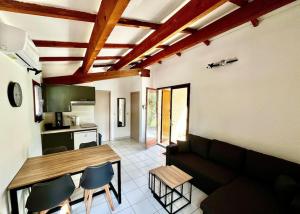 Maisons de vacances Gite 2-4 personnes - Gorges de l-Ardeche - Provence : photos des chambres