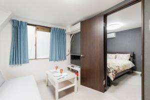 Super close to Dotonbori! Great location room#405