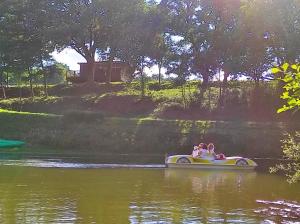 Chalet au bord de l'eau les Logis de l'Oumois