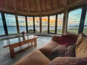 4 Bedroom Cottage New 2024 - 普柳