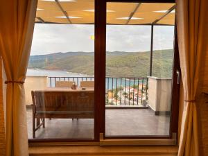 Amor, flat with private hot tub, breathtaking views and free parking in a garage, bookableyear round, Also take a look at our flat Coccolina