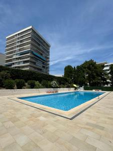 Studio neuf avec terrasse vue mer