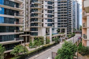 StayHere The Florence Luxe 1BR Near Venice Mall