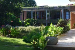 The Sinaba Orchards Pondhouse